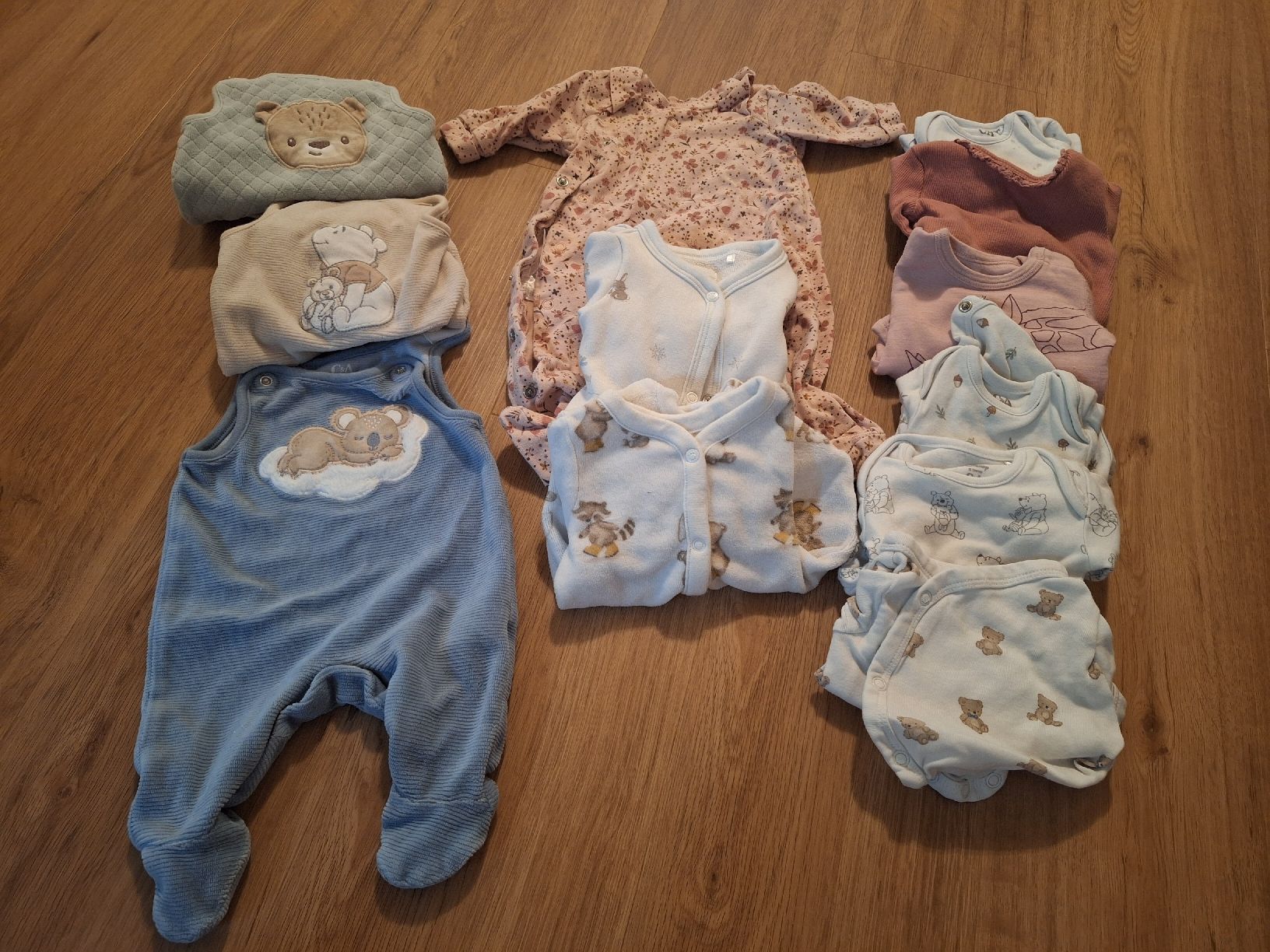 Lotti & Set di vestiti: Babykleidung Gr 50 – Usato da Würenlos venduto da joh_dc8p