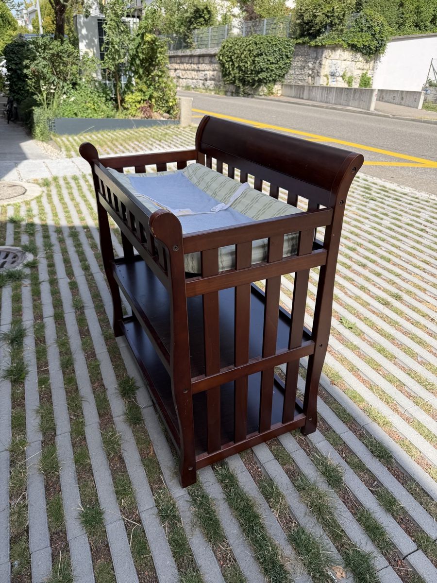 Tables à langer & accessoires: Wooden Changing Table good condition – D'occasion à Zuerich par renat76