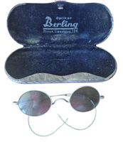 antikes Brillenetui mit Brille