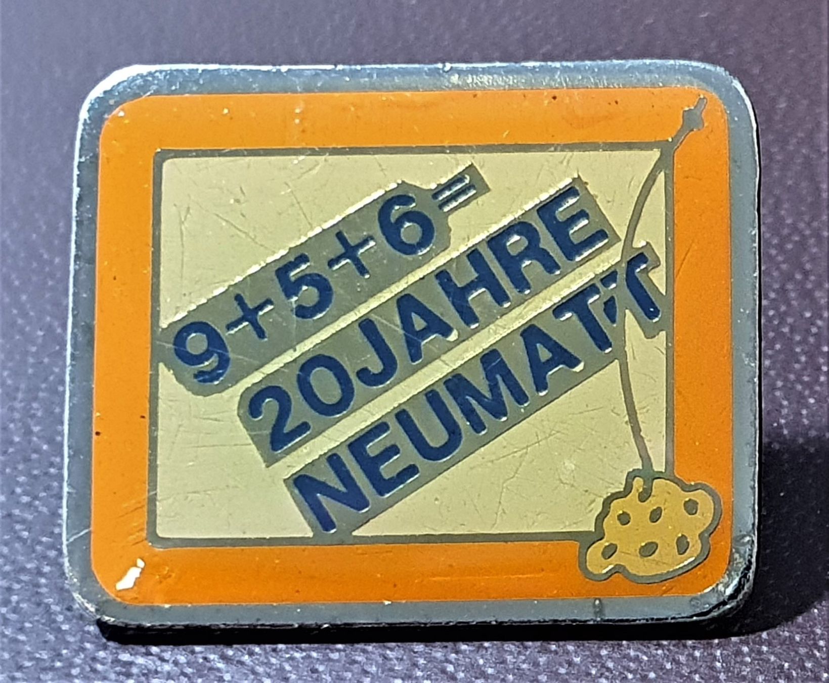 Plaketten & Abzeichen: Q817 - Pin 9 + 5 + 6 = 20 Jahre Neumatt – Gebraucht aus Reinach BL von Boston-Verkauf