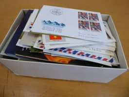 Kleines Wundertüten Kistchen Briefmarken und Karten