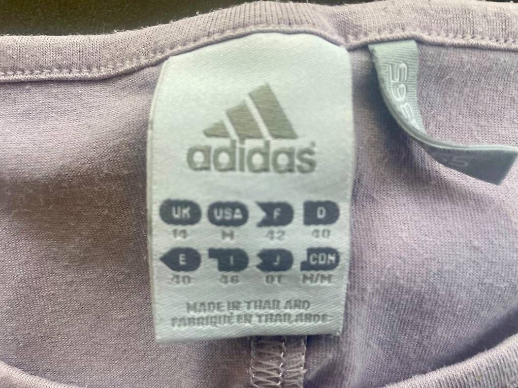 Adidas T-shirts: Cooles Sportshirt von adidas Grösse 40 – D'occasion à Fehraltorf par Marlene4 2