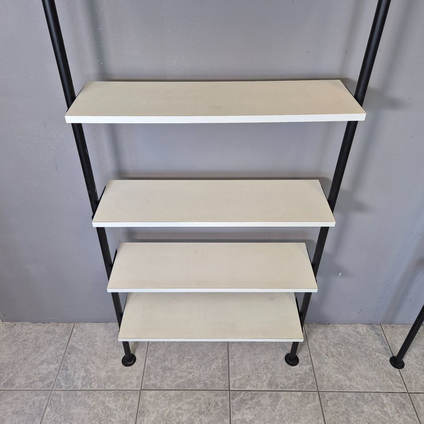 1980er Teleskopregal Bookshelf Spannregal Regal 6 Tablar C (Gebraucht) in Nottwil für CHF 340 – mit Lieferung auf Ricardo kaufen