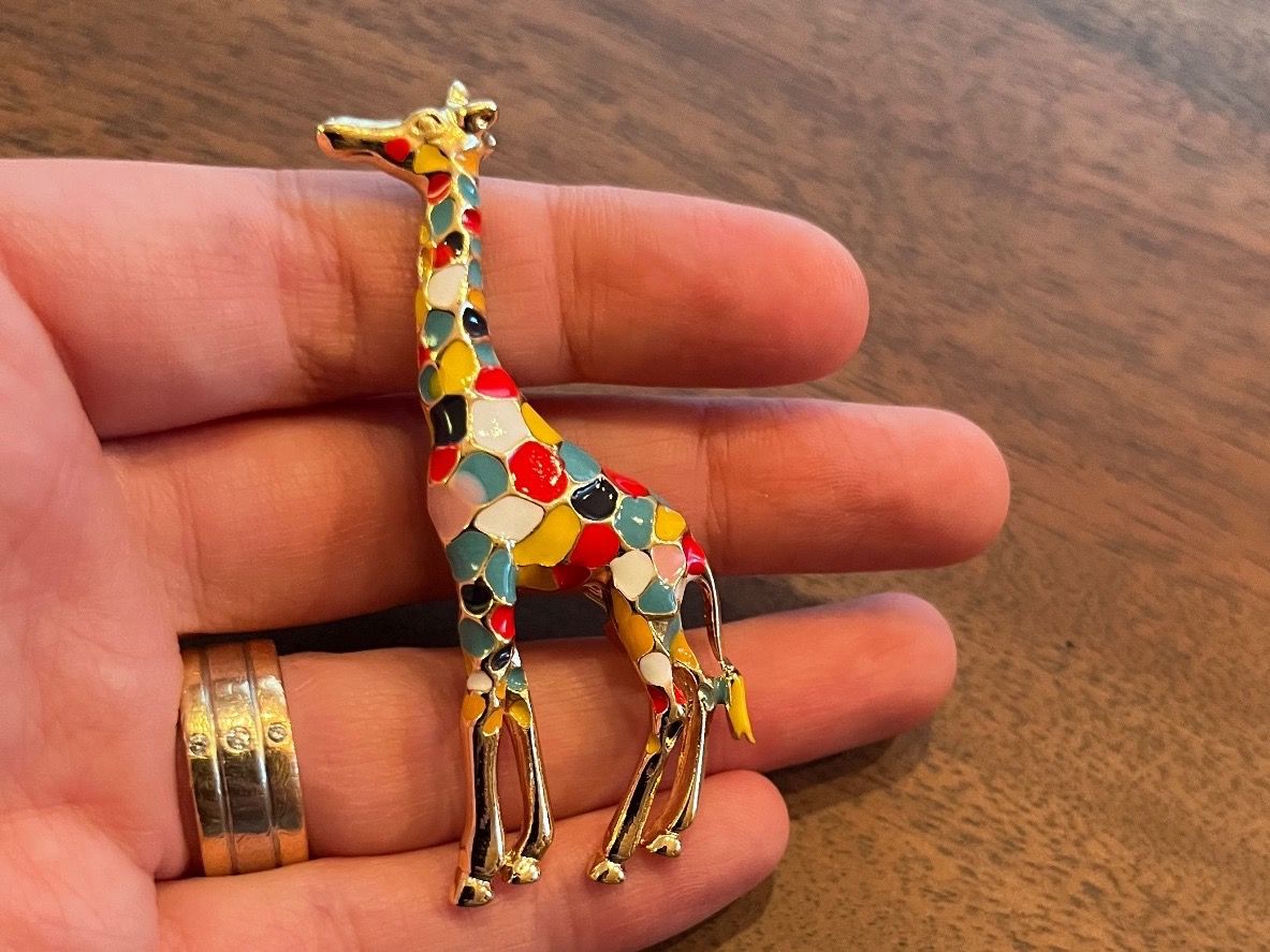 Spille & Fermagli: Giraffe Brosche ( Emaille ) – Nuovo e nell'imballaggio originale da Gams venduto da Mariawicca 1