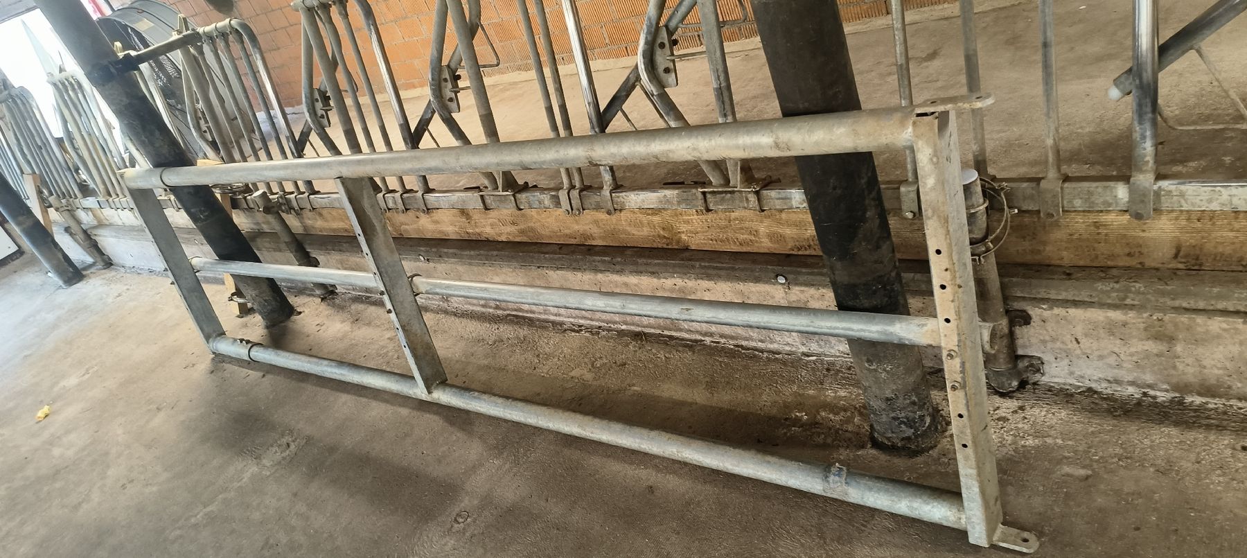 Altro in Accessori per animali: Futtertisch Abtrennung Tor Nackenrohr – Usato da zweisimmen venduto da reformmuli01