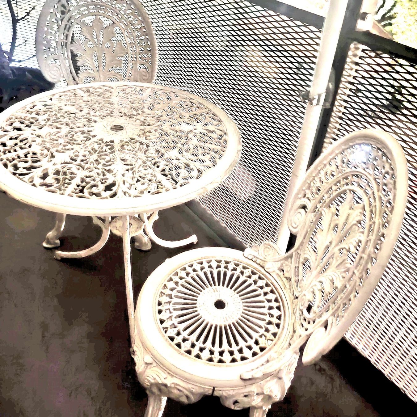 Set di tavolo e panche: Table et 2 chaises en fonte. EN VENTE JUSQU'AU 28.09 – Usato da Biel/Bienne venduto da notfun 4