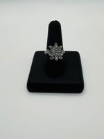 Wunderschöner Ring mit Blume/Ornament - Grösse: 56