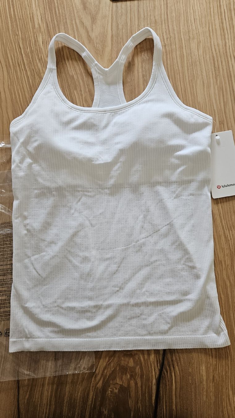 Lululemon Tops: Lululemon – Neu und originalverpackt aus Rechthalten von Edelweiss100