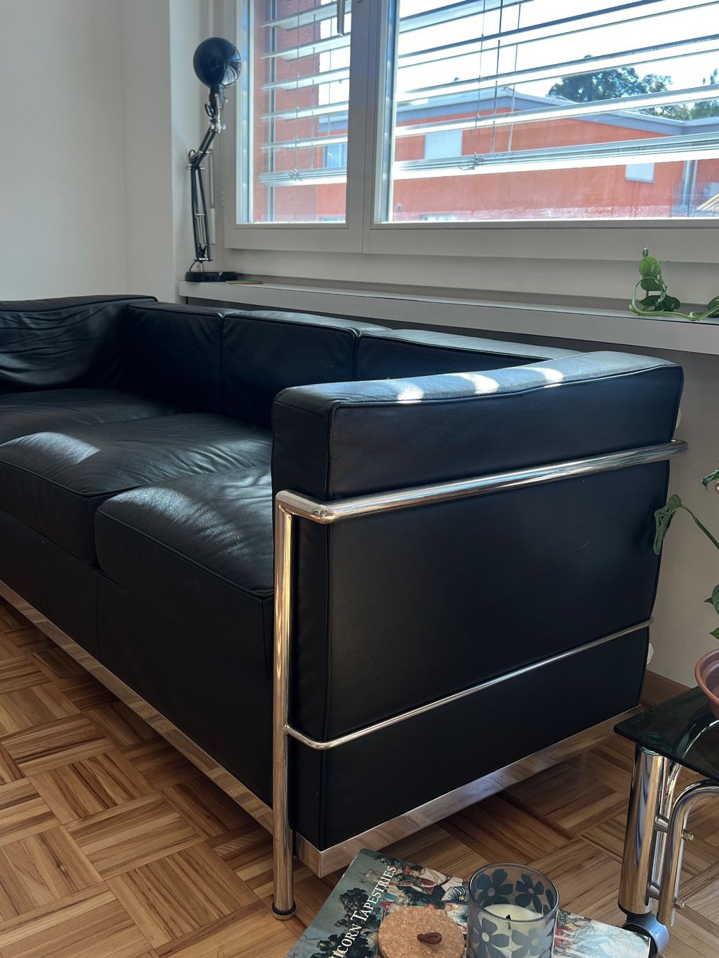 Sofas: Le Corbusier LC2 3er Sofa – Replika – Gebraucht aus Thalwil von 201_5fk8 4