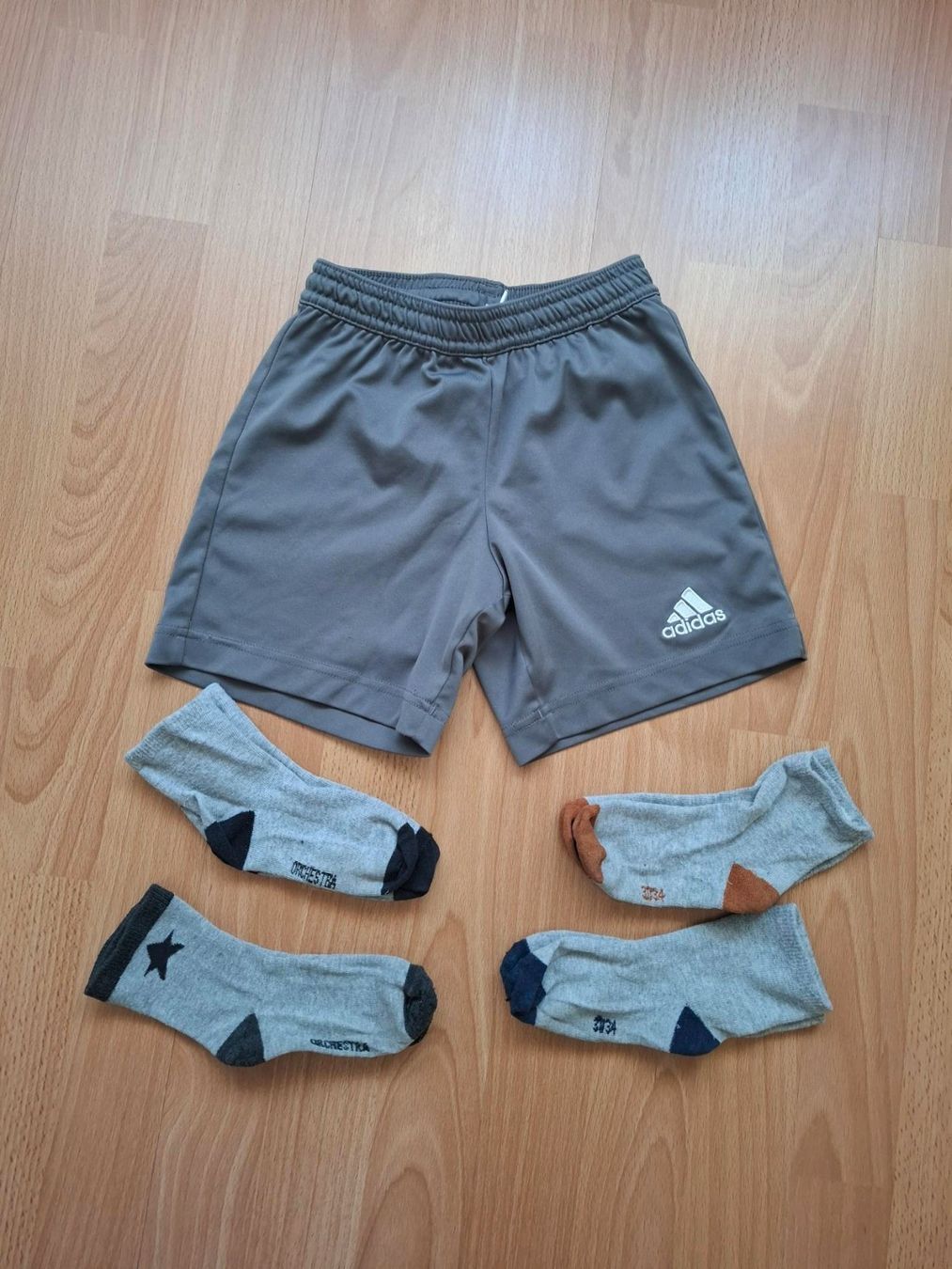 Lotti & Set di vestiti: short et socquettes – Usato da Porrentruy venduto da Piquetix