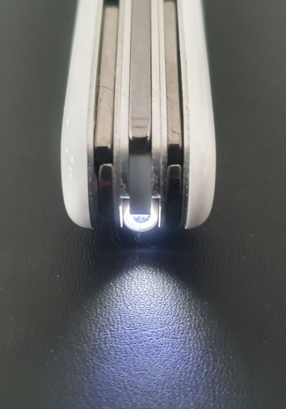 Victorinox Coltelli tascabile: 3 Victorinox Taschenmesser mit Logo – Nuovo (secondo la descrizione) da Härkingen venduto da MarianneSi 4