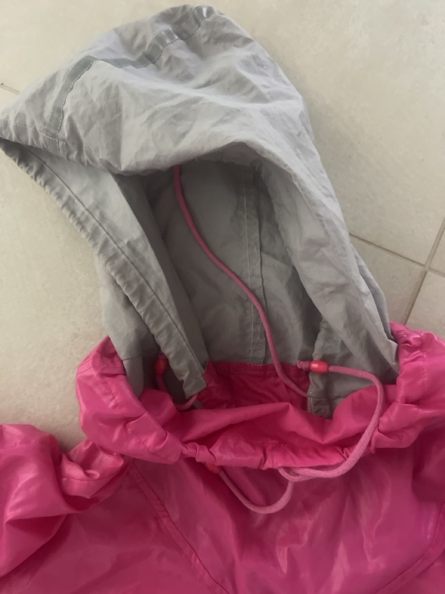 Giacche: Pinke Wind- und Regenjacke mit Kapuze – Usato da Schönenberg ZH venduto da Bosh 1