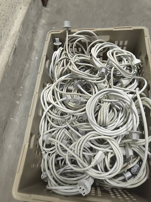 Apple Câbles: 50× Apple Stromkabel mit Schweizer Stecker (1,8 m – D'occasion à Binningen par saviola01 1