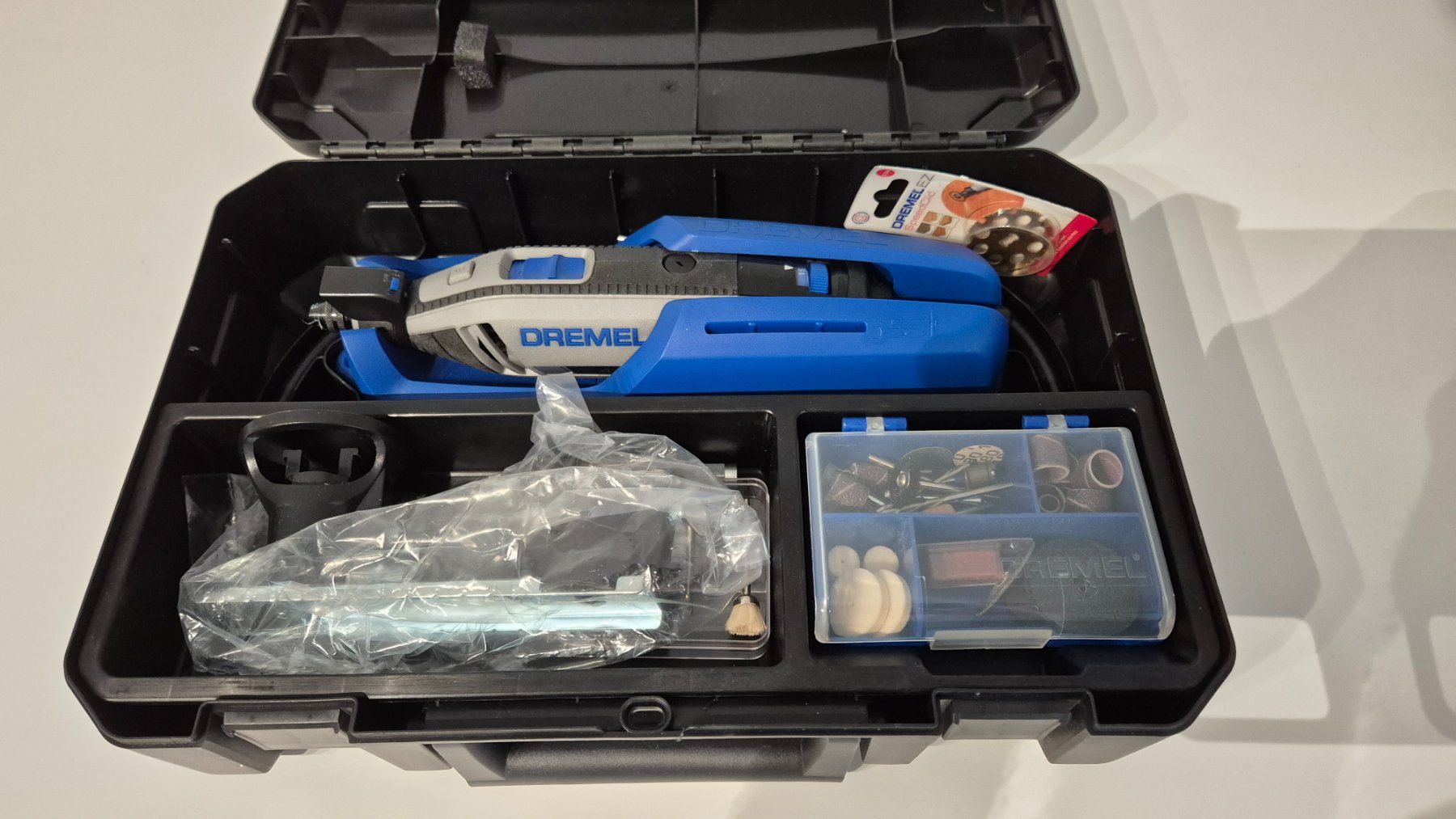 Dremel Tous les outils: Dremel Multifunktionswerkzeug – D'occasion à Neftenbach par Scorpi99
