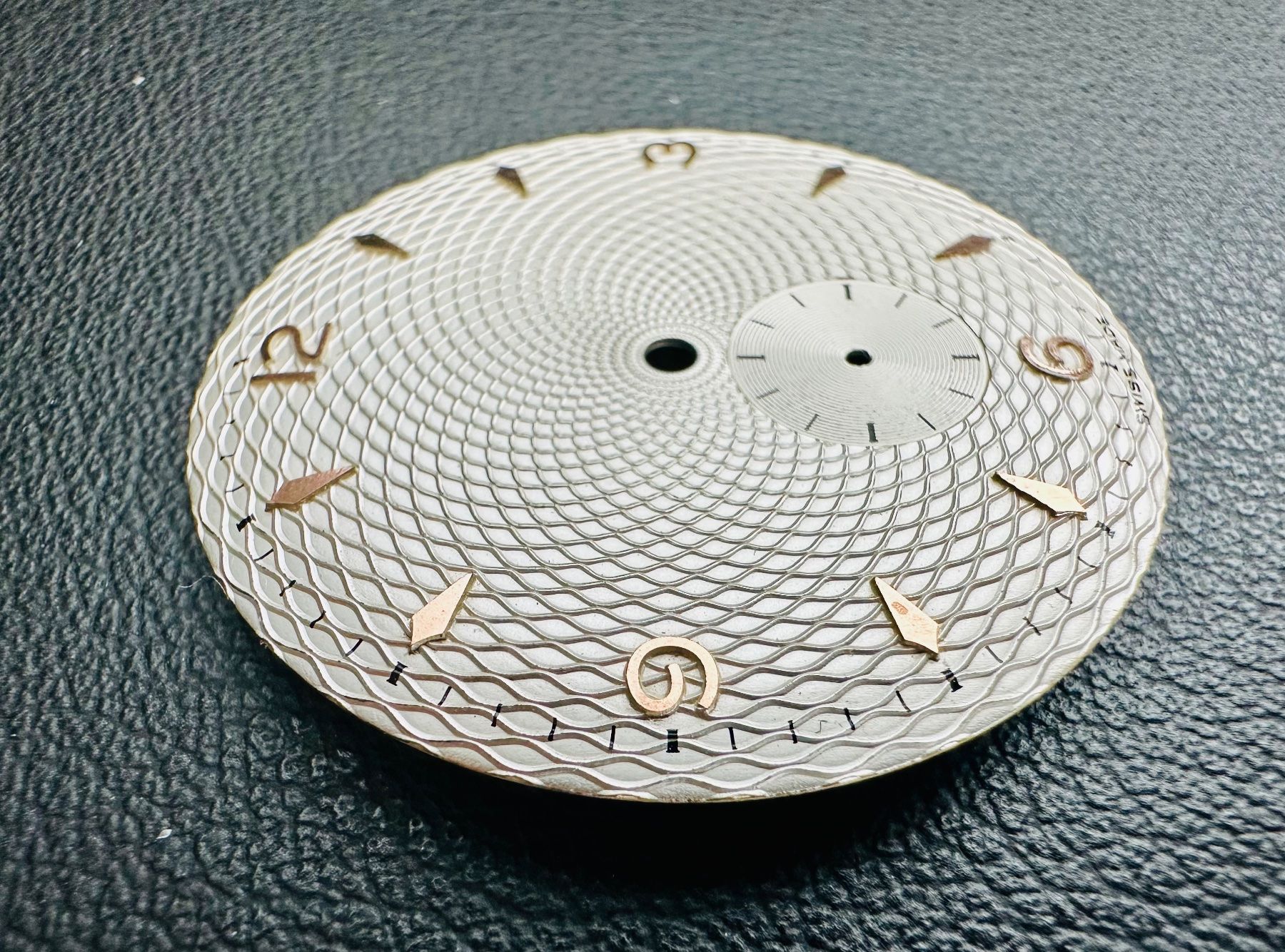 Swiss Montres: CADRAN Argenté 36 mm – D'occasion à Conthey par advisia 1