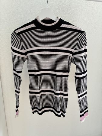 Pull rayé noir et blanc taille M bon état