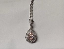 Silberanhänger mit Kette