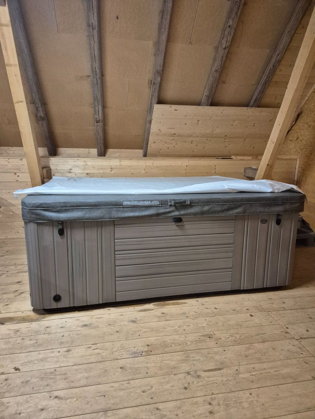 Whirlpool: Whirlpool der Marke CalderaSpa Modell Cantabria – Gebraucht aus Lyss von loi_tls7 3