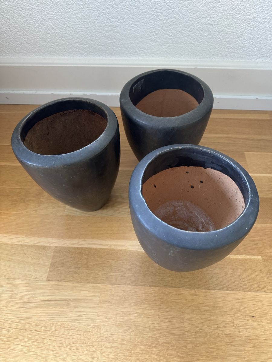 Vasi per fiori: 3 handgemachte Keramik Übertöpfe Anthrazit – Usato da Meyriez venduto da muriS