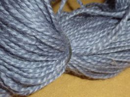 lot six pelotes  100% laine violet  600 gr neuf