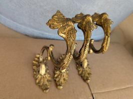 3 kleine antike Bronze Vorhangstangenhalter oder Raffhalter