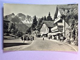 Brünigpasshöhe - belebt - Oldtimer