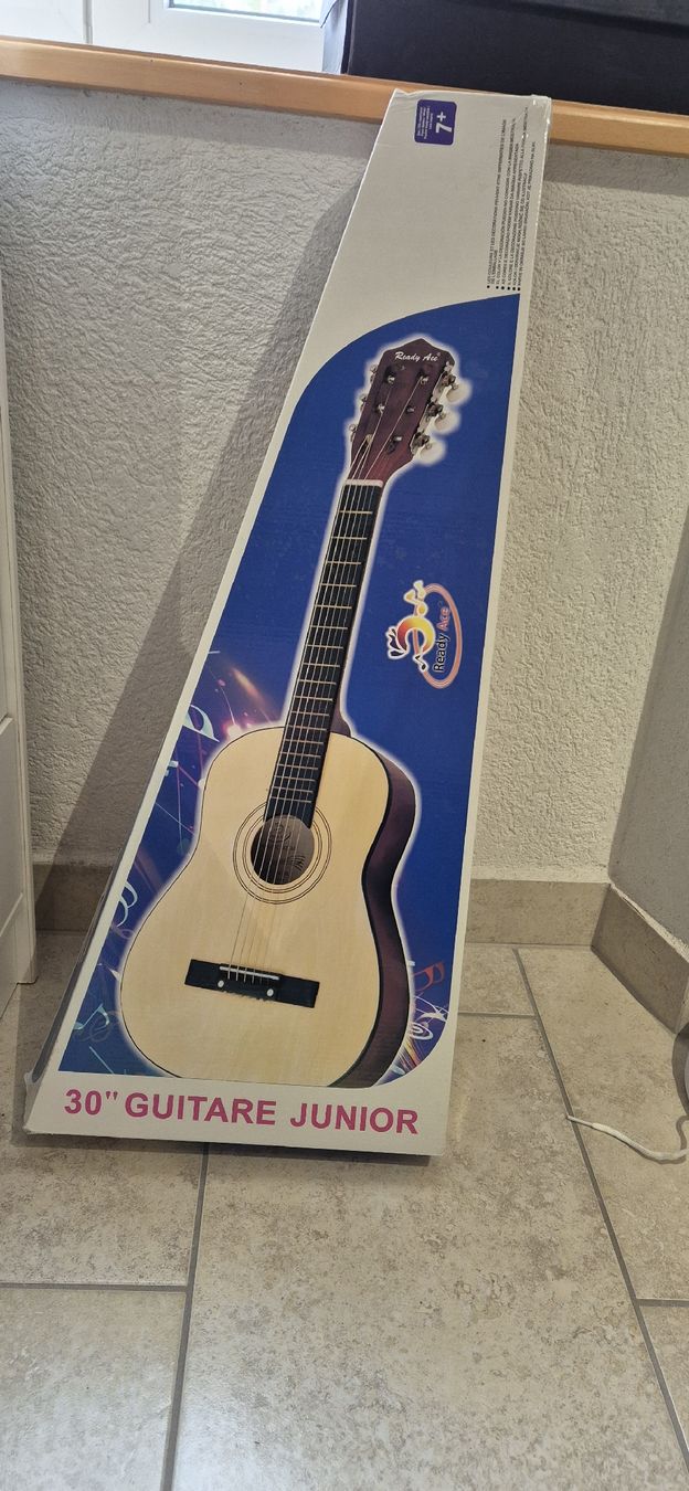 Strumenti musicali: Guitare neuve junior 30" Ready Ace – Nuovo (secondo la descrizione) da Ste-Croix venduto da kar_9x7w 1