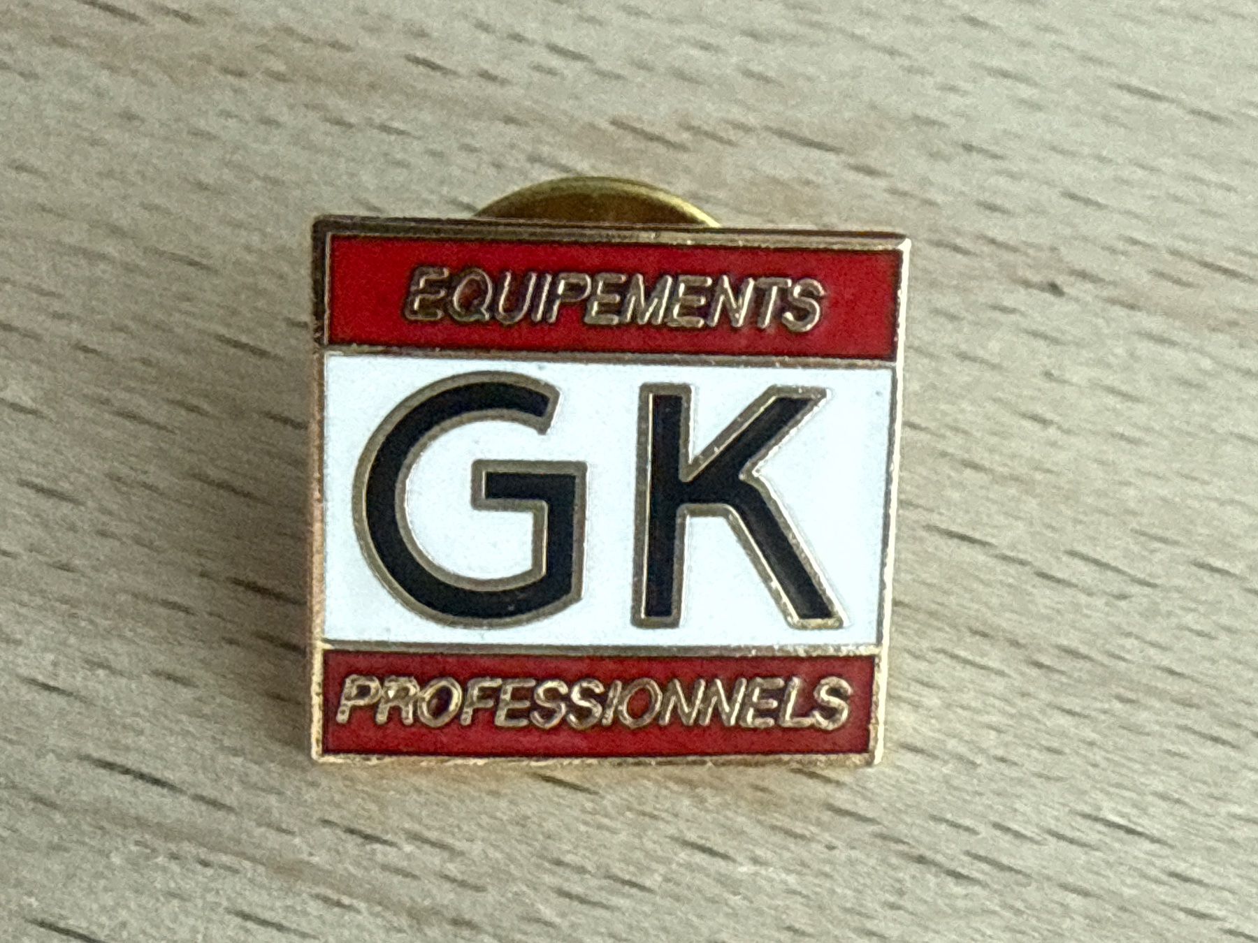 Placchette & Badge: Pin GK Equipements Professionnels – Usato da Glattbrugg venduto da Schweigmatt