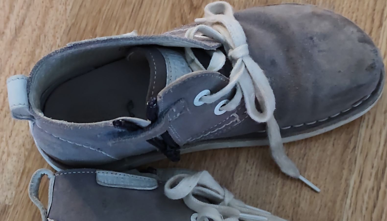 Scarpe da uomo: Birkenstock Kinderschuhe Grau Grösse 29 – Usato da Bern venduto da mejito