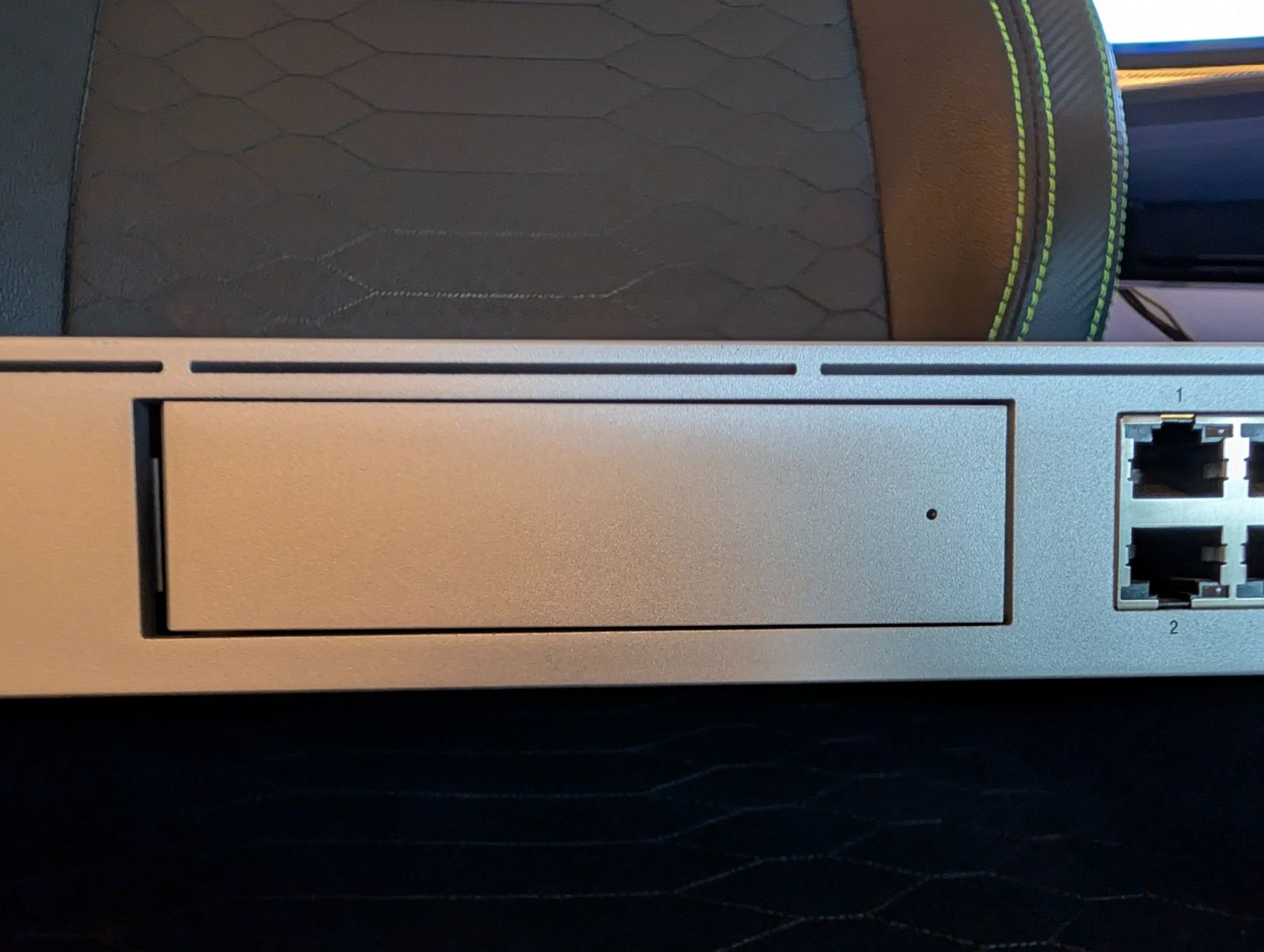 Ubiquiti Modems & Router: Ubiquiti UniFi UDM-PRO Gateway – Gebraucht aus Uznach von ZuneQ 2