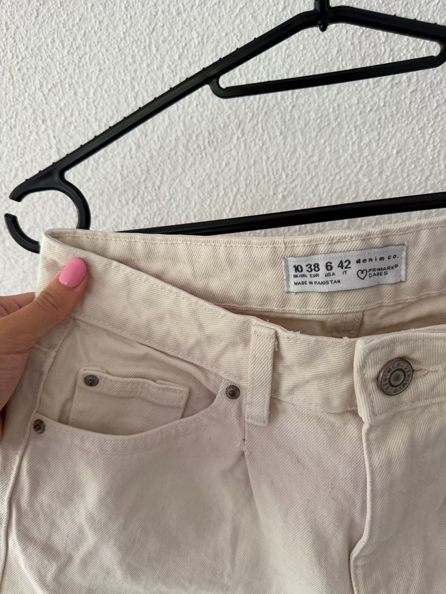 Jeans: Cream denim shorts M – Usato da Gränichen venduto da Domsiiiii 1