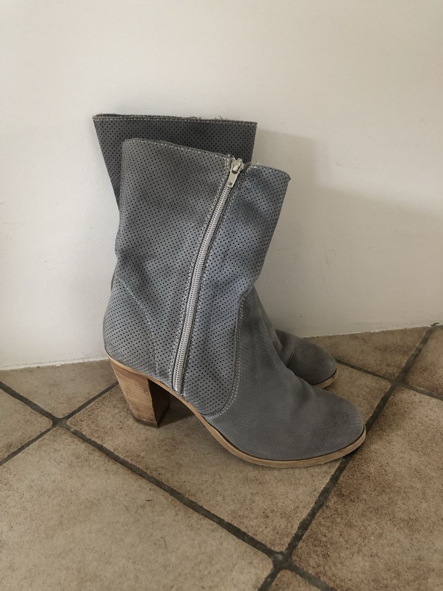 Scarpe da donna: Bottines Vera Gomma Daim gris clair 38 – Usato da Cuarnens venduto da Sandrine0110 2