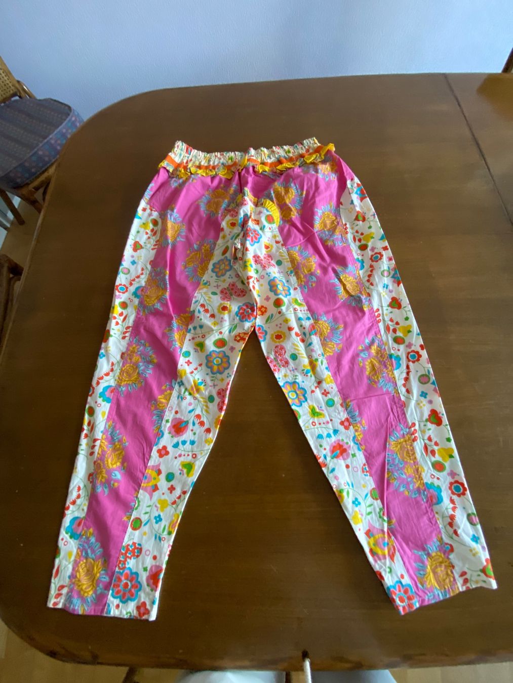 Oilily Pantaloni: Oilily Hose Mädchen – Usato da Küssnacht venduto da Flowerlady 1