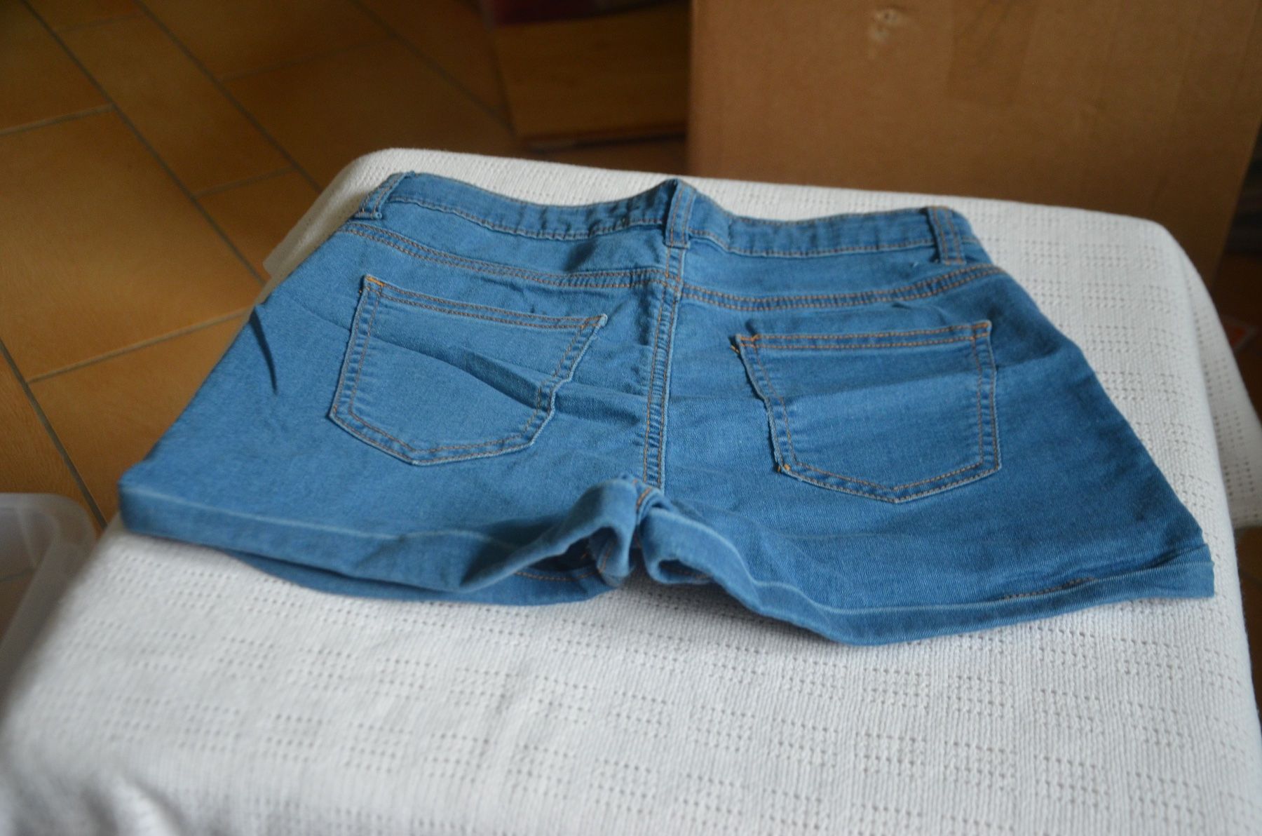 Pantaloni: TAILLE 38 - KURZ HOSE – Usato da Chiasso venduto da Dolly015 1