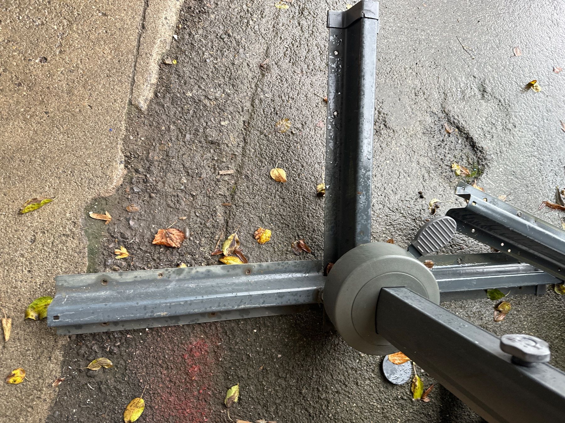 Ombrelloni: Sonnenschirm bzw. Ampelschirm 350cm – Usato da Necker venduto da liq24 4