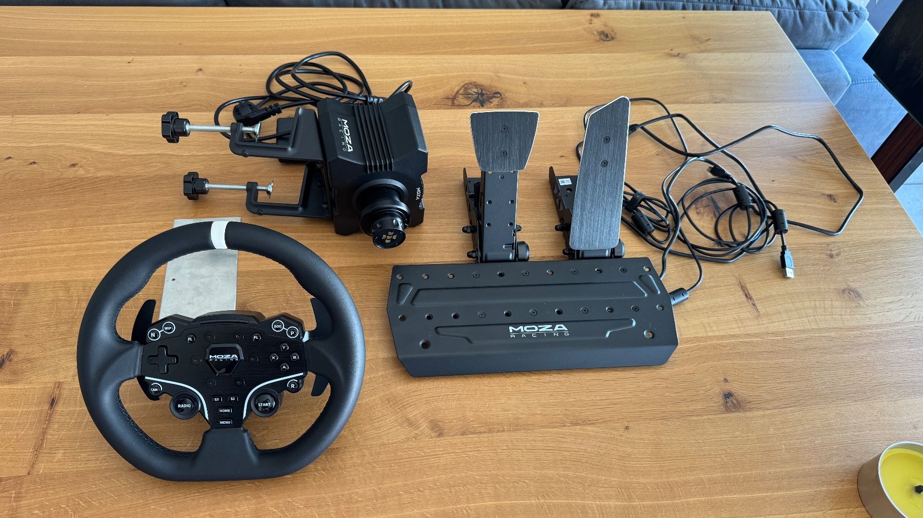 Moza Racing Manettes: Moza R5 bundle mit SR-P Load-Cell Pedalen – D'occasion à Amriswil par hra_9xrl 2