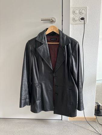 Veste en cuir noir 
