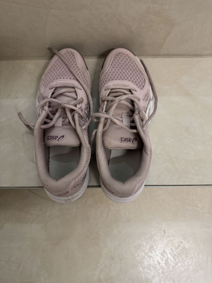 Asics Chaussures femmes: Asics Turnschuh rosa Gr. 38 – D'occasion à Oetwil am See par cos_lzr8