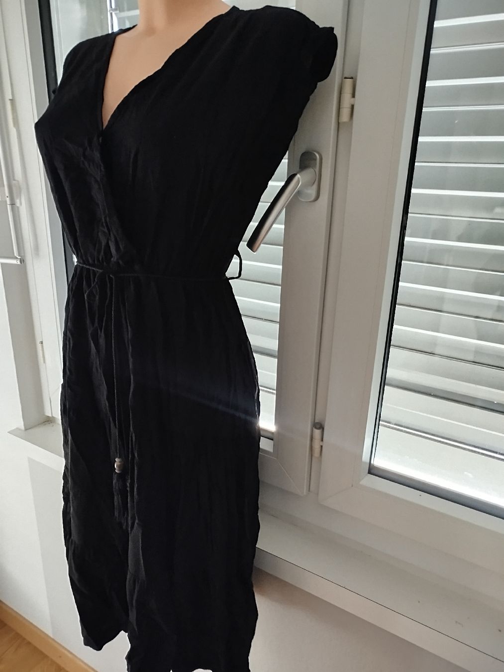 Vestiti: Schwarzes Kleid, Größe S, italienische Mode  – Nuovo (secondo la descrizione) da Wauwil venduto da Sanczeza 3