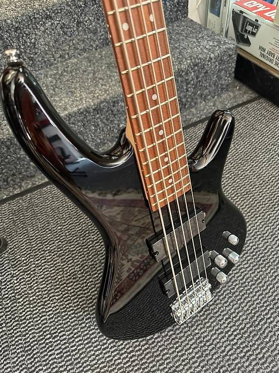 Strumenti musicali: Basse Ibanez Gio 5 Cordes. 5 String. Powerful! – Usato da Morges venduto da GvnMusic 1
