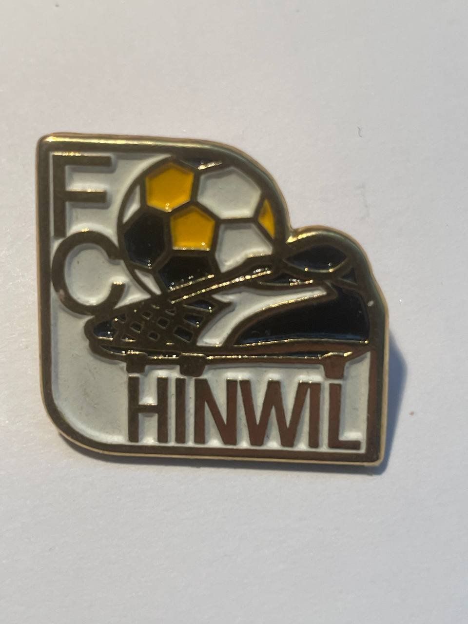 Placchette & Badge: 105. Pin - FC Hinwil – Usato da Luzern venduto da Irek 1