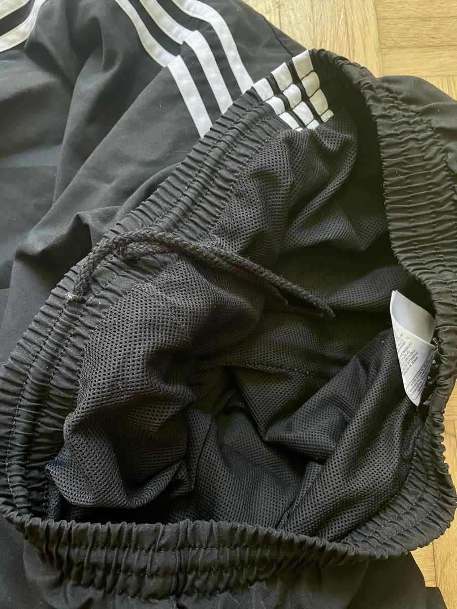 Adidas Pantaloni: Adidas Trainingshose, schwarz, Grösse M – Usato da Zürich venduto da Carlajimena 4