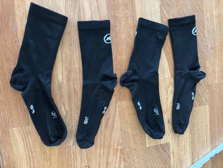 2 Paar dunne Assos Socken gr 43-46