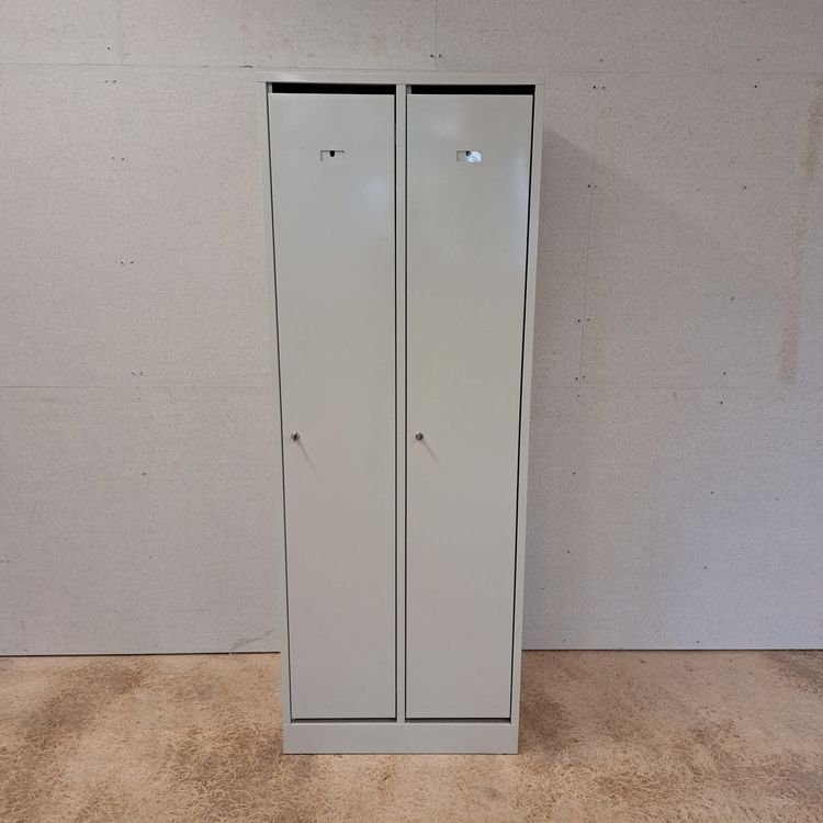 Liquidation / 2er Garderobenschrank Spind / Top occasion (Gebraucht) in ...