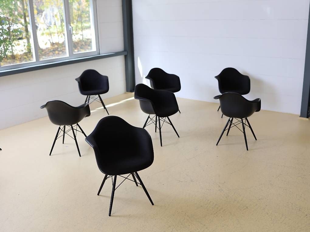 Vitra Sedie: 2 VITRA Armchairs DAW von Eames – Usato da Meinisberg venduto da atelier_TILIJA 5