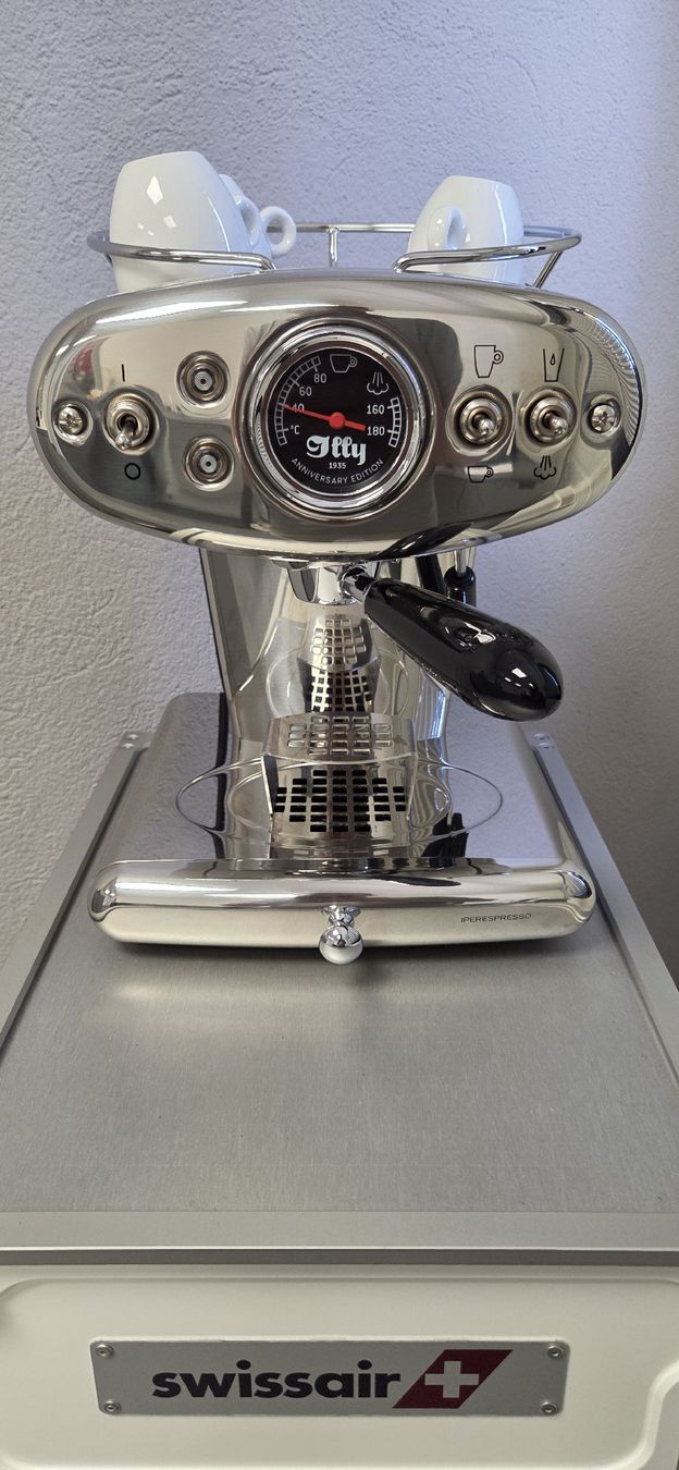 Illy Machines à café & Machines à expresso: Machine à café Illy – D'occasion à Cernier / par car_5rm5