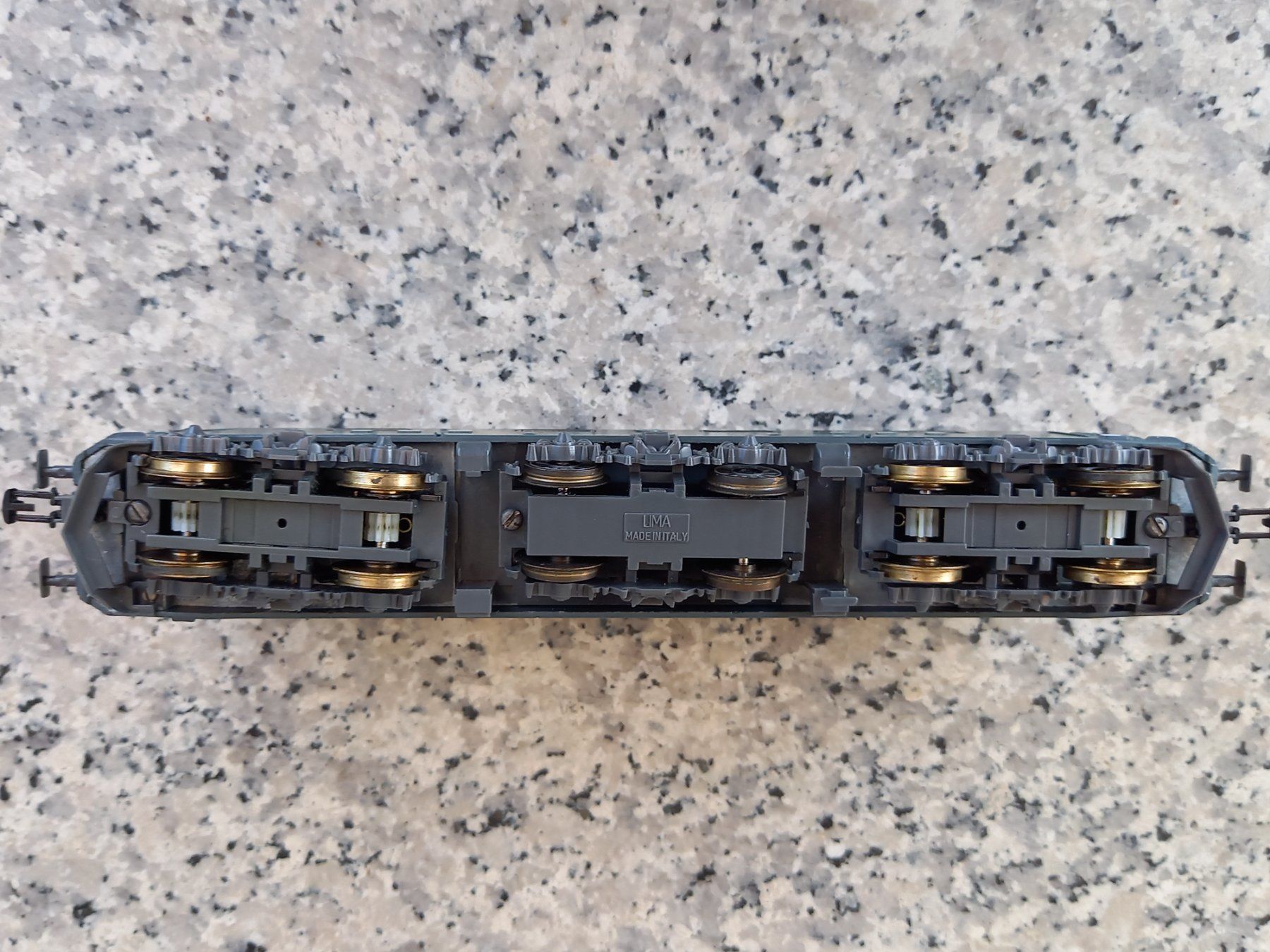 Lima Modelleisenbahnen: LIMA Re 6/6 Interlaken HO/DC – Gebraucht aus Stans von Riesta 4