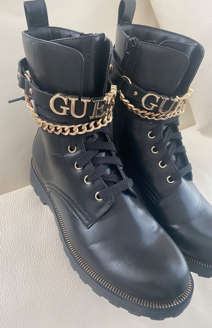 Guess Scarpe da donna: EYECATCHER - edle GUESS Stiefeletten mit Décor, nero, 38 – Nuovo e nell'imballaggio originale da Winkel venduto da ferrari2022 2