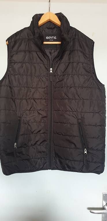 Gilet & Giacche: Schwarze Steppweste von Identic, Grösse L - NEU! – Nuovo e nell'imballaggio originale da Eschen venduto da hoin01