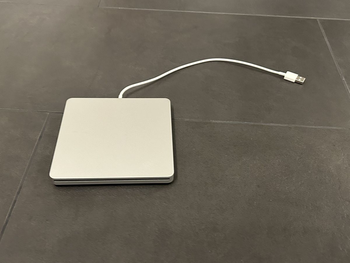 Apple Systèmes audio & multimédias: Apple USB SuperDrive – D'occasion à Wettswil par 8wkc_ne